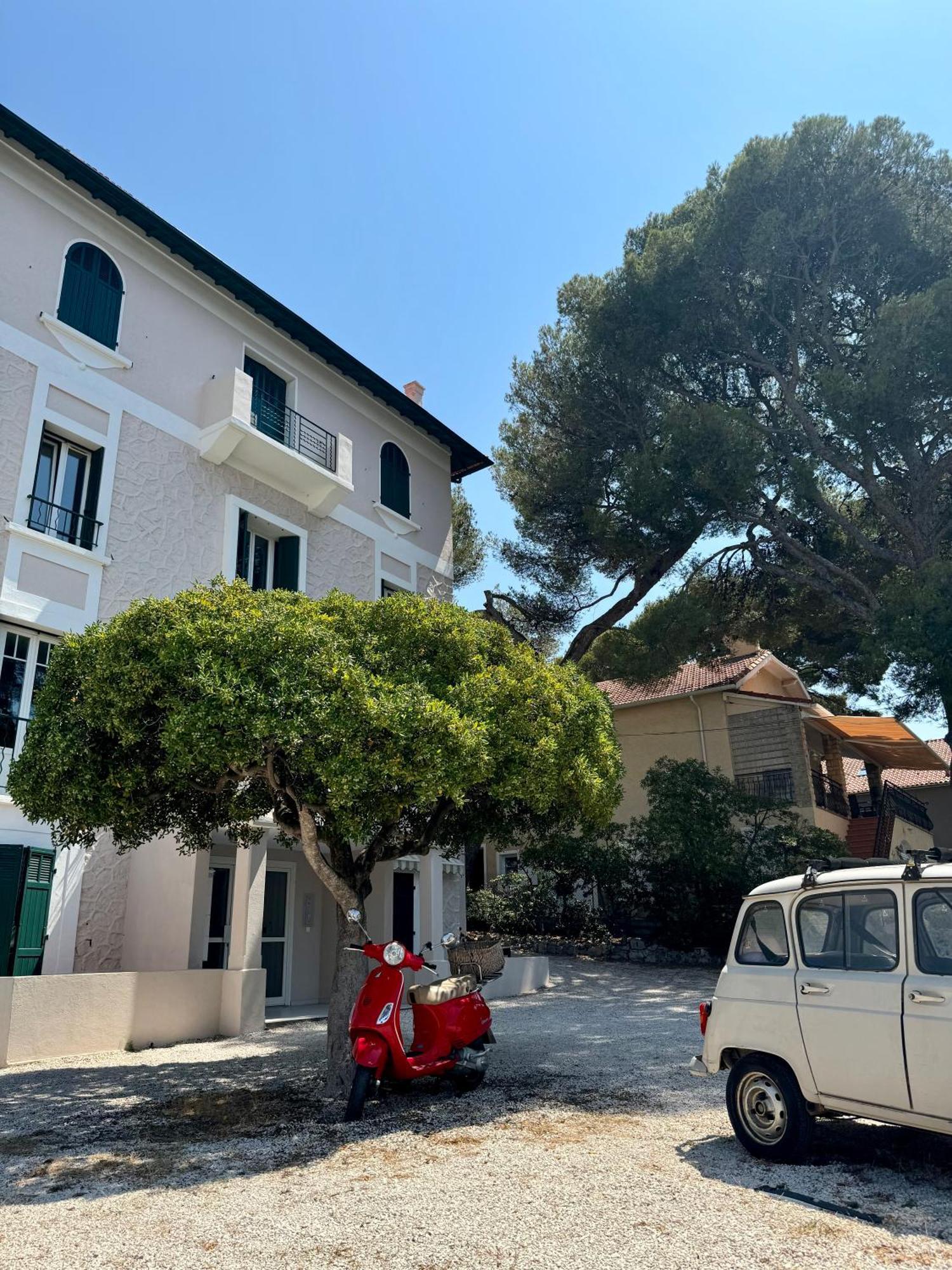 Cocon Comfortable Vue Mer, Clim Et Parking Sanary-sur-Mer Esterno foto